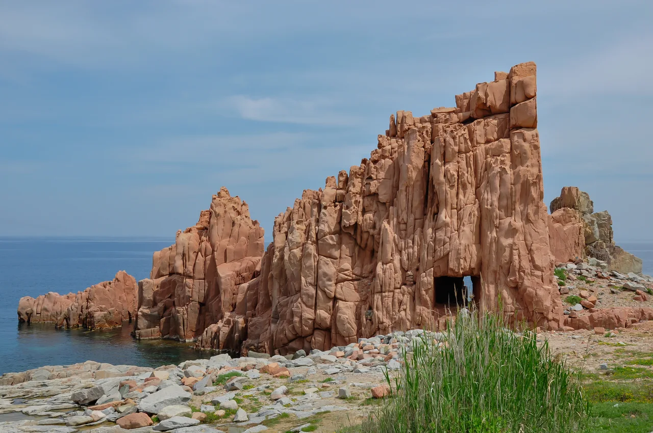 Le Rocce Rosse di Arbatax affacciate sul mare